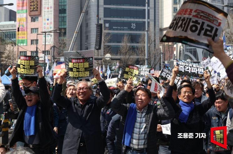 윤파면 부러워 하는 세계 시민 20250404224018599.jpg